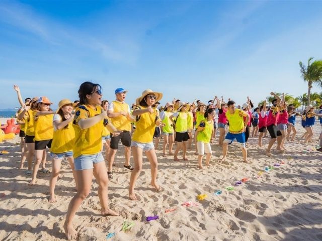 Mẫu áo thun teambuilding oversize trẻ trung, cá tính